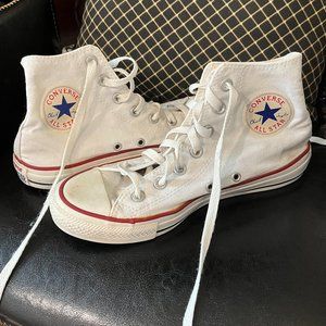 Chuck Taylor All Star Classic UNISEX HIGH TOP SHOE